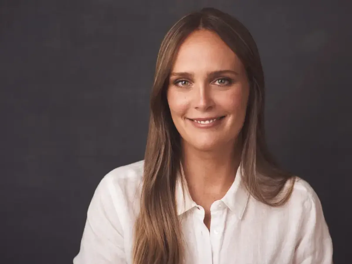 Portrait of Dr Chloe Buiting